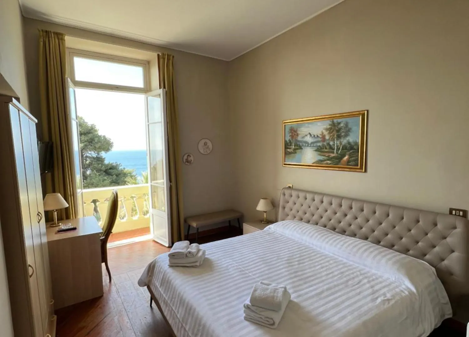 Hotel Petit Royal  Ospedaletti