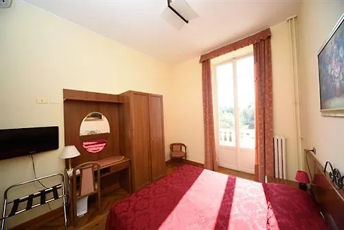 Hotel Petit Royal Ospedaletti 3*,  İtalya